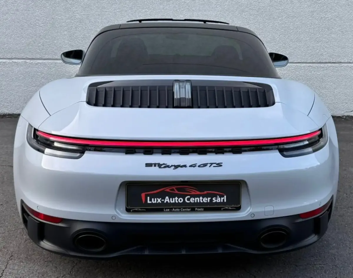 Porsche 911 2024 — photo 2