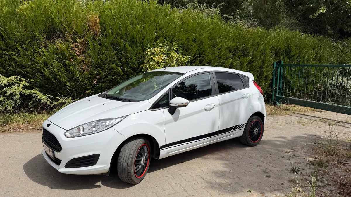 Ford Fiesta 2017 — photo 1