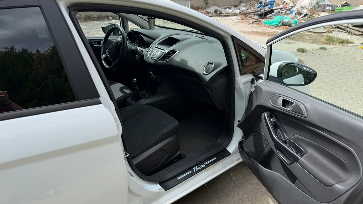 Ford Fiesta 2017 — photo 3