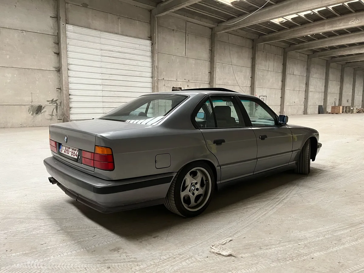 BMW M5 1992 — photo 4