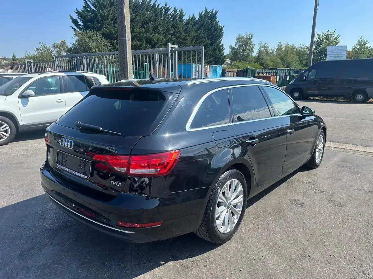 Audi A4 2018 — photo 3