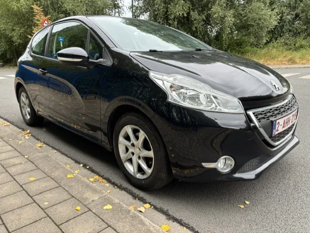 Peugeot 208 2014 — photo 2