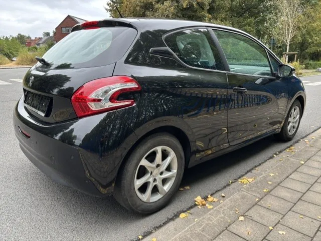 Peugeot 208 2014 — photo 4