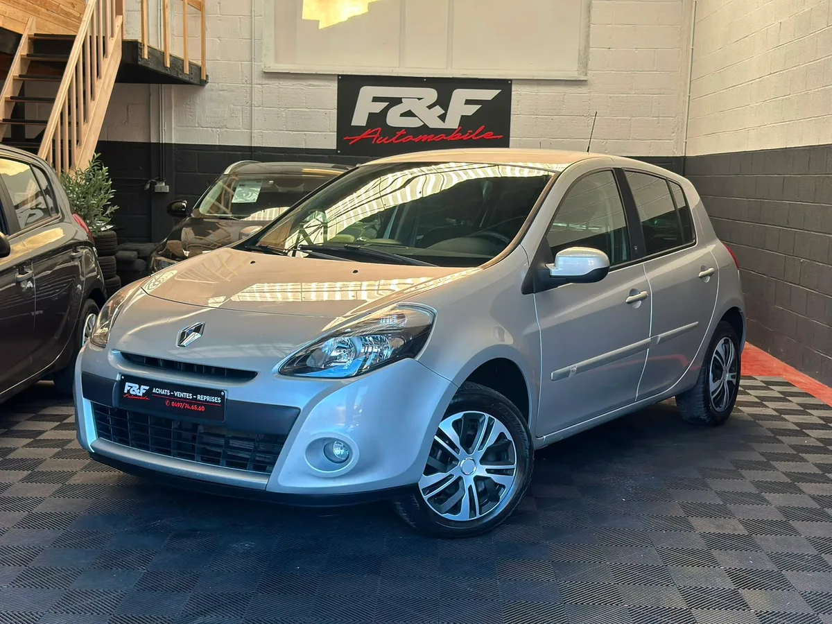 Renault Clio 2011 — photo 1