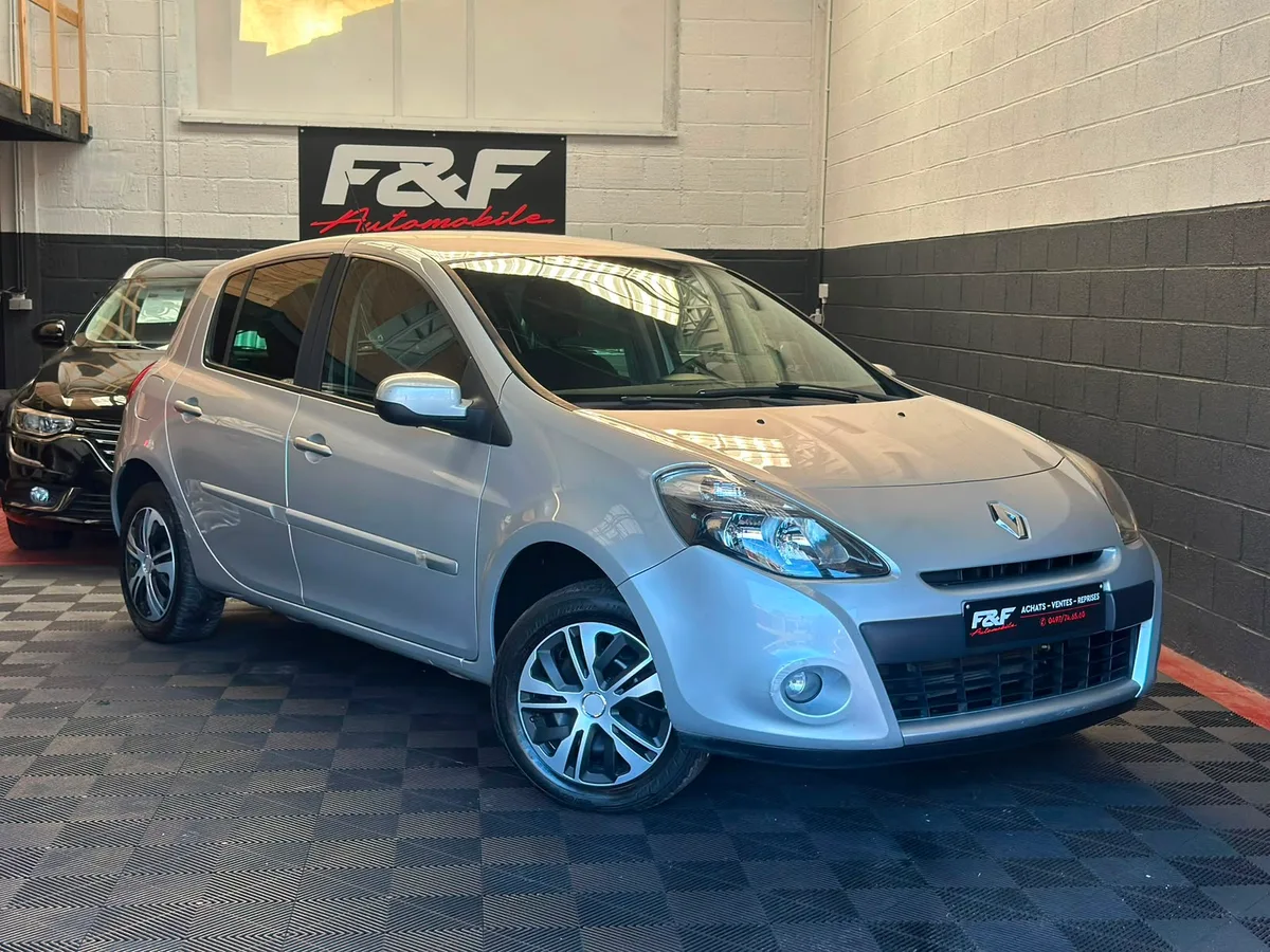 Renault Clio 2011 — photo 2