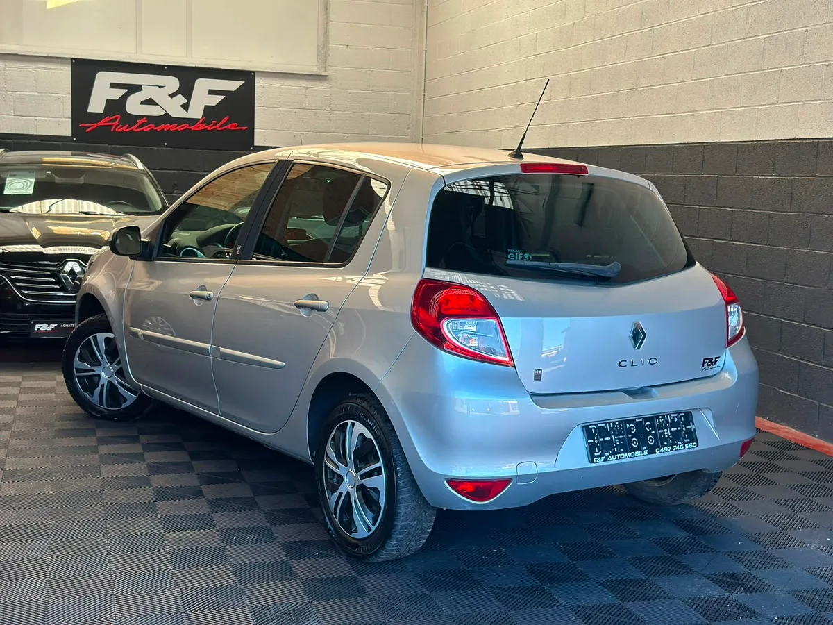 Renault Clio 2011 — photo 3