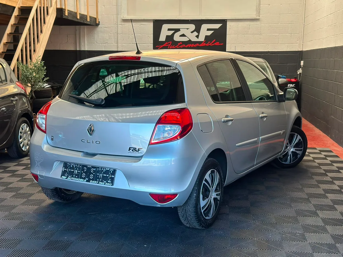 Renault Clio 2011 — photo 4