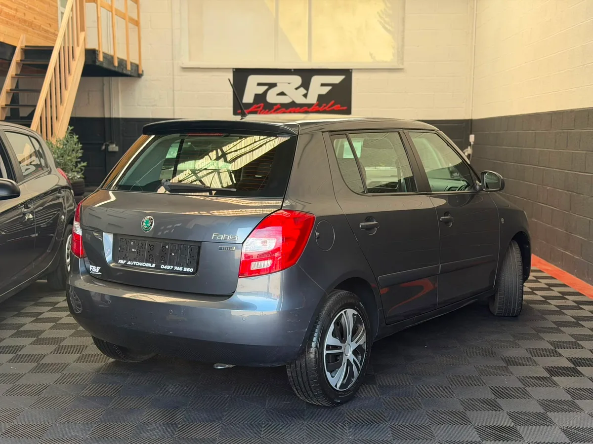 Skoda Fabia 2011 — photo 3