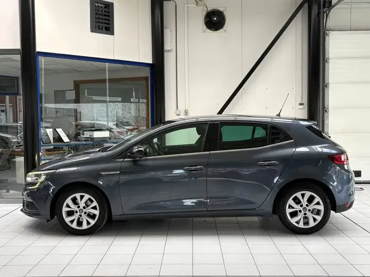 Renault megane 2019 — photo 2