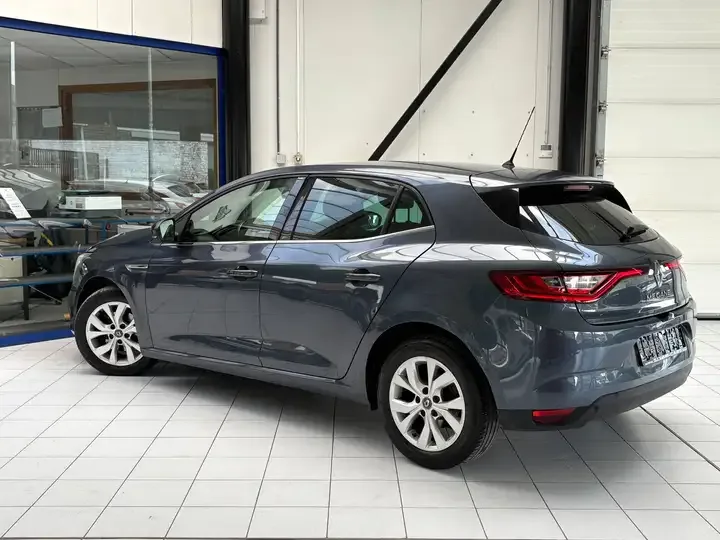 Renault megane 2019 — photo 3