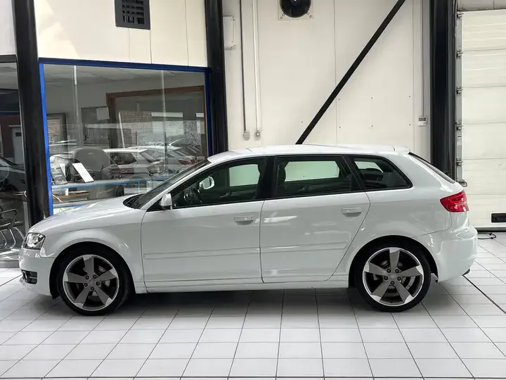 Audi A3 2012 — photo 2