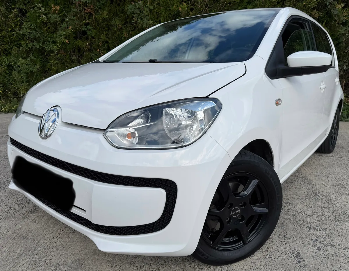 Volkswagen Up! 2014 — photo 1