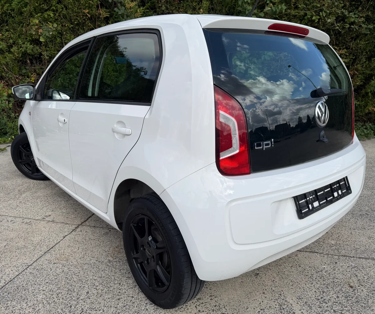 Volkswagen Up! 2014 — photo 2