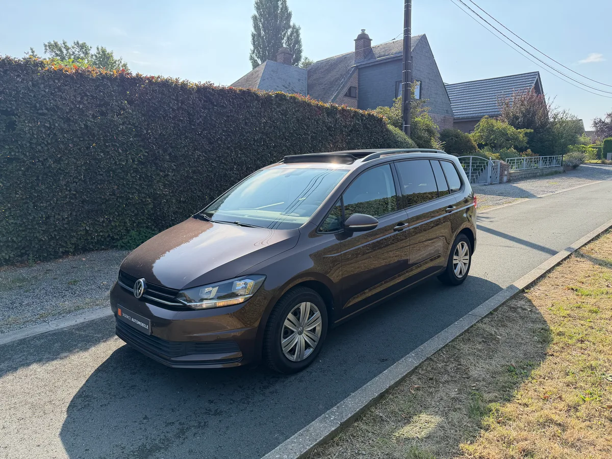Volkswagen Touran 2017 — photo 1