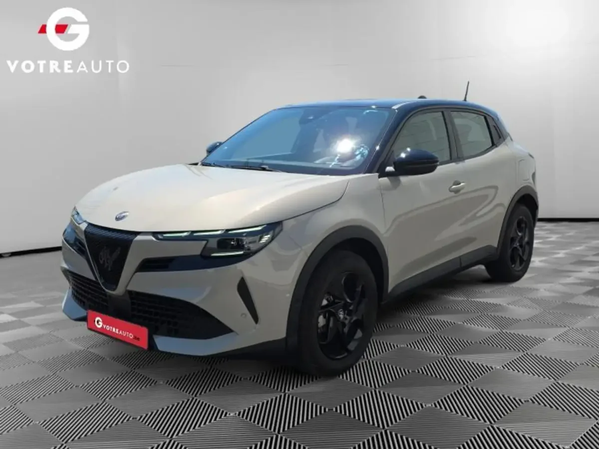 Alfa Romeo Junior 2025 — photo 1