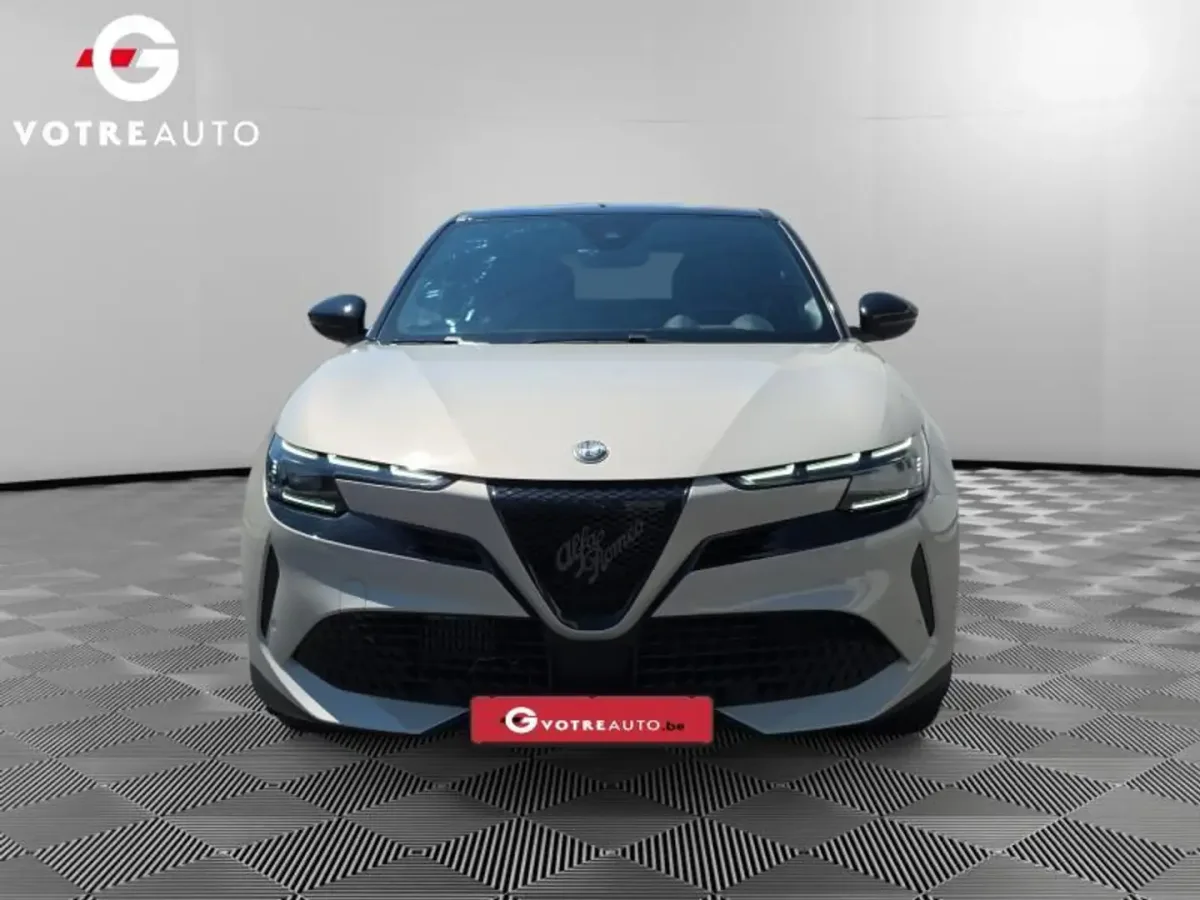 Alfa Romeo Junior 2025 — photo 2