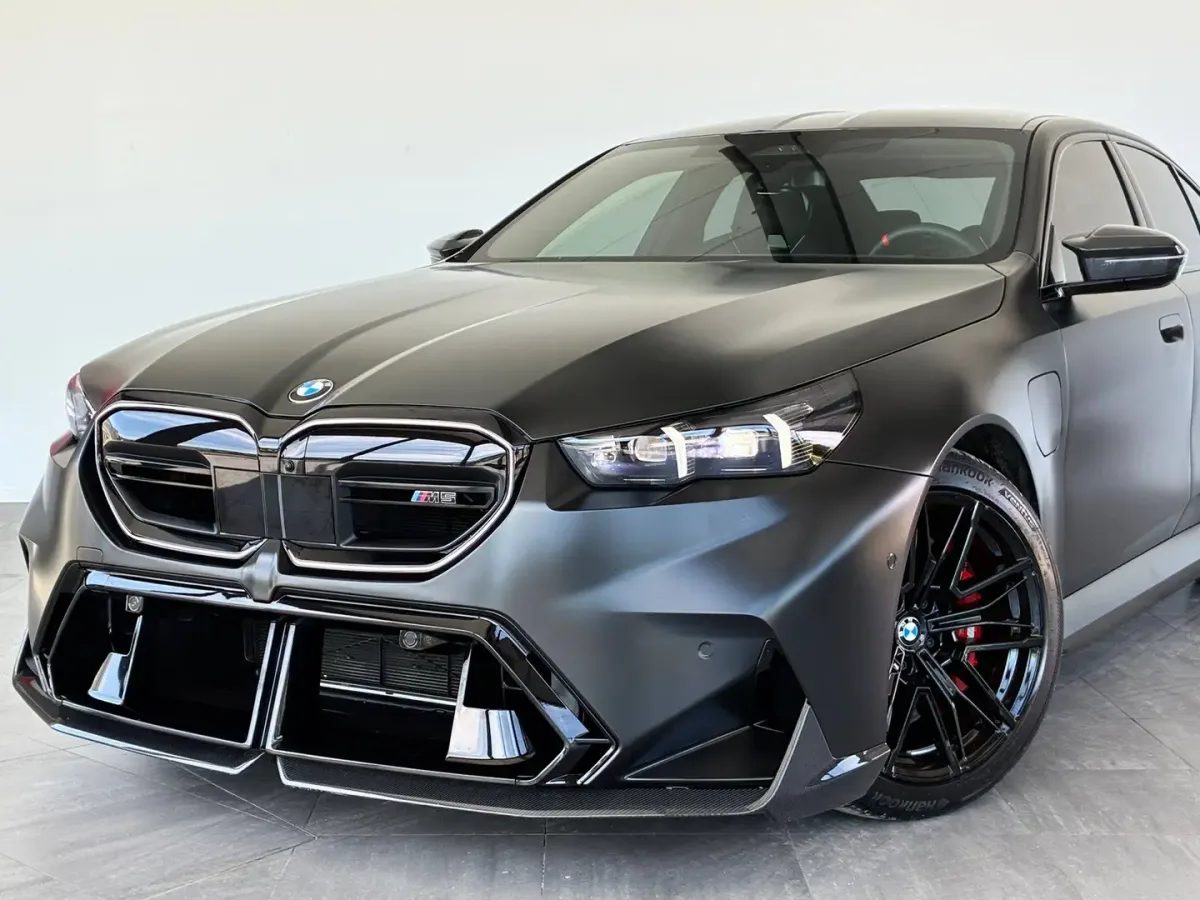 BMW M5 2025 — photo 2