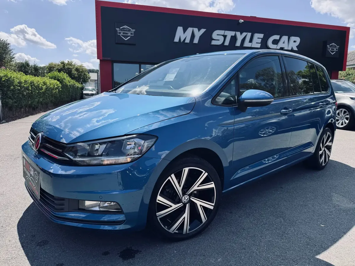 Volkswagen Touran 2017 — photo 1