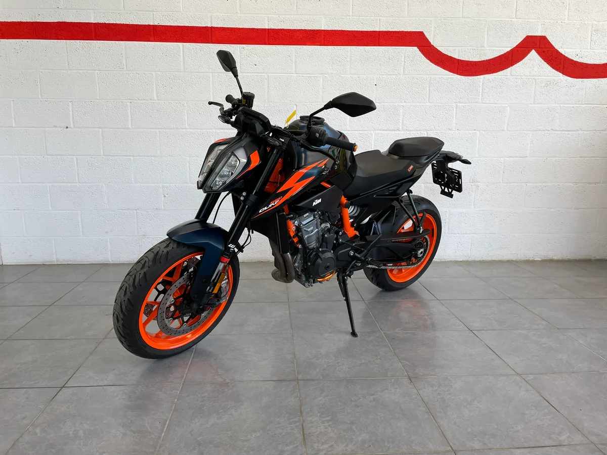 KTM 890 Duke 2023 — photo 2