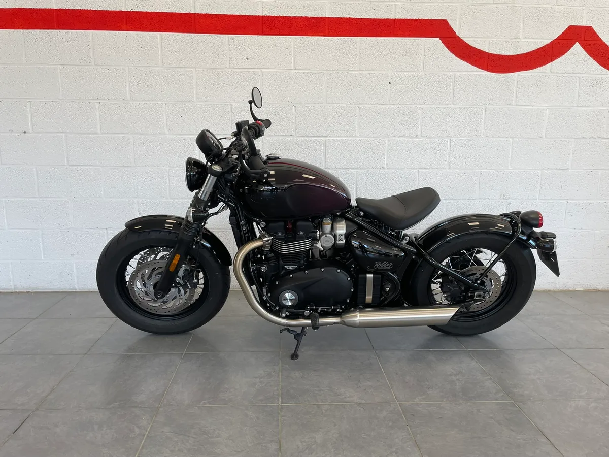 Triumph Bonneville Bobber 2025 — photo 4