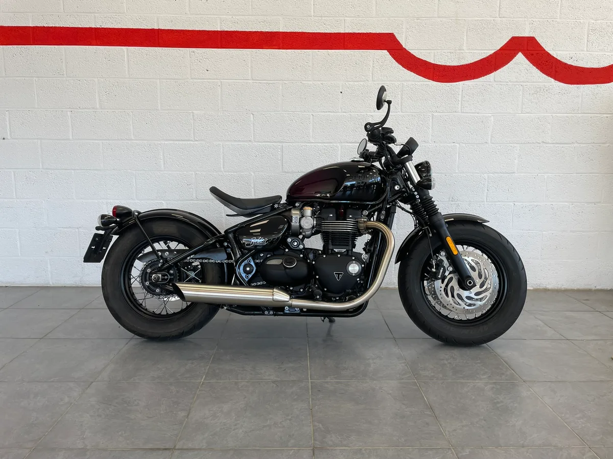 Triumph Bonneville Bobber 2025 — photo 3
