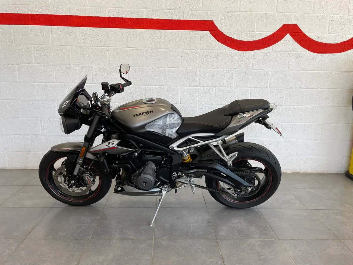 Triumph Street Triple 2018 — photo 4