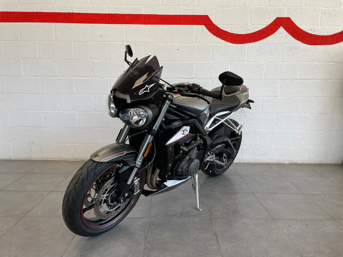 Triumph Street Triple 2018 — photo 2