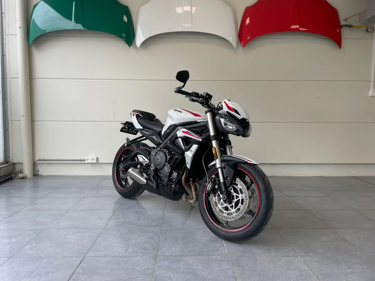 Triumph Street Triple 2020 — photo 1