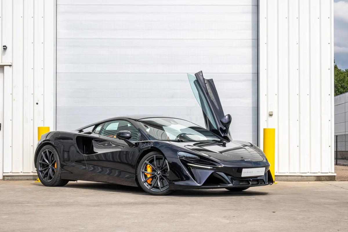 McLaren Artura 2023 — photo 2