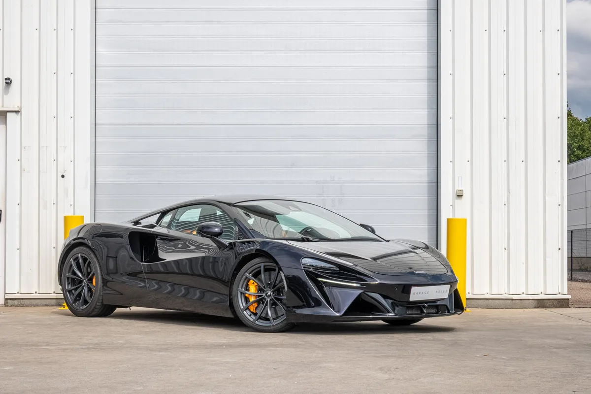 McLaren Artura 2023 — photo 3