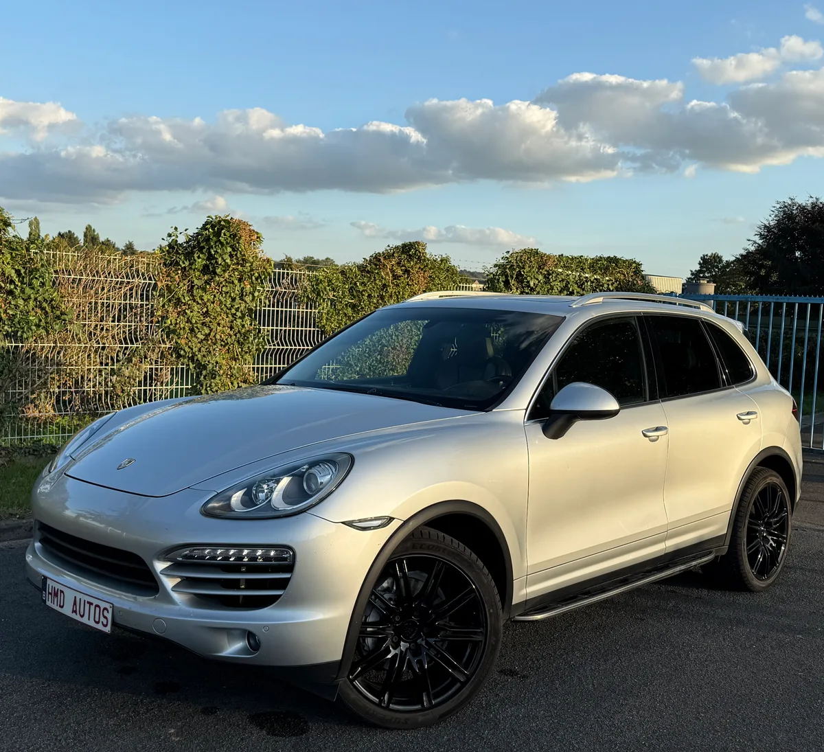 Porsche Cayenne 2010 — photo 1