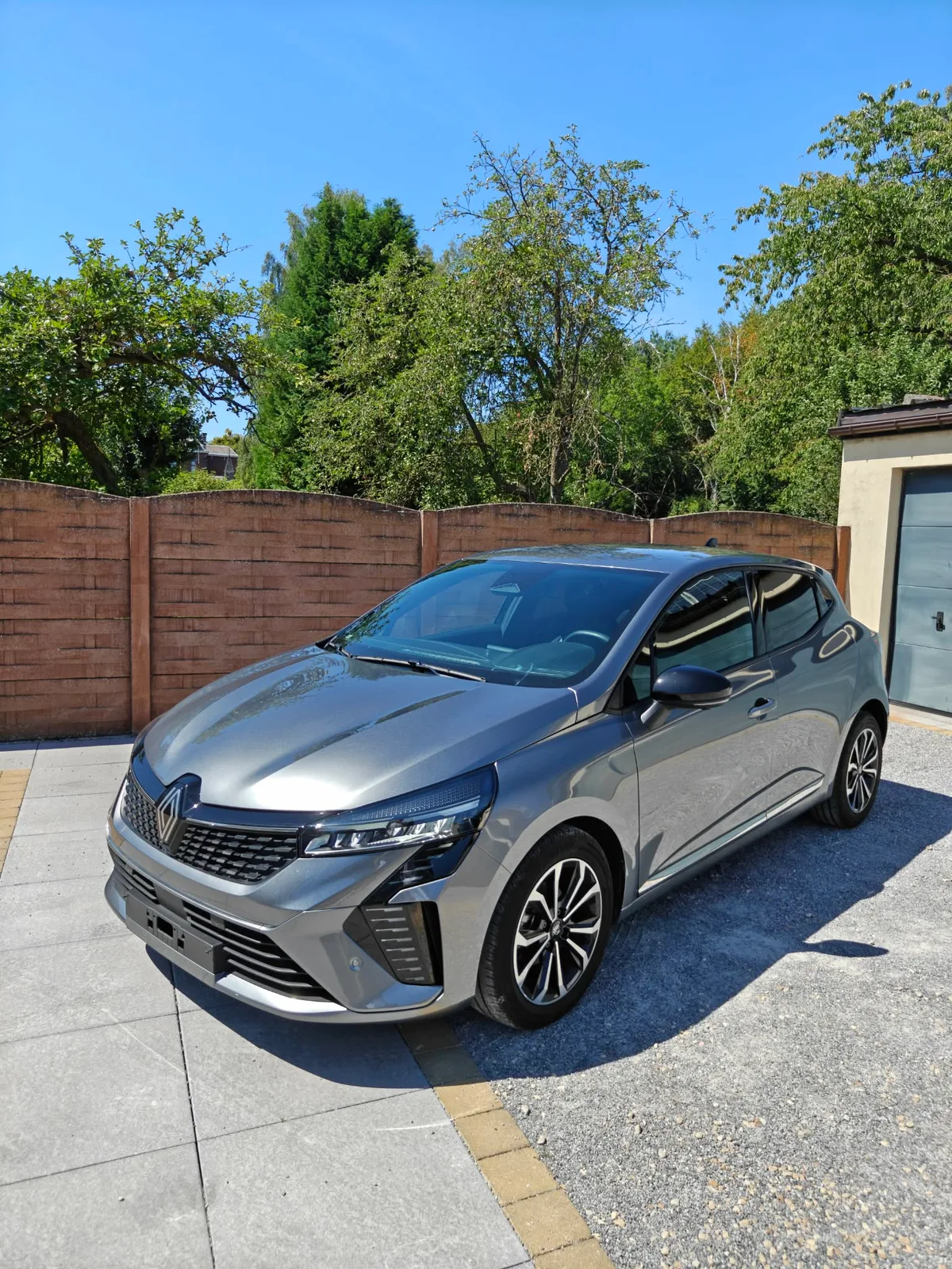 Renault Clio 2025 — photo 1