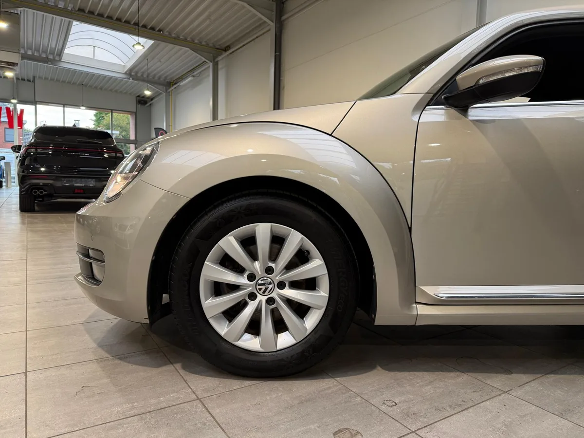 Volkswagen Beetle 2015 — photo 2