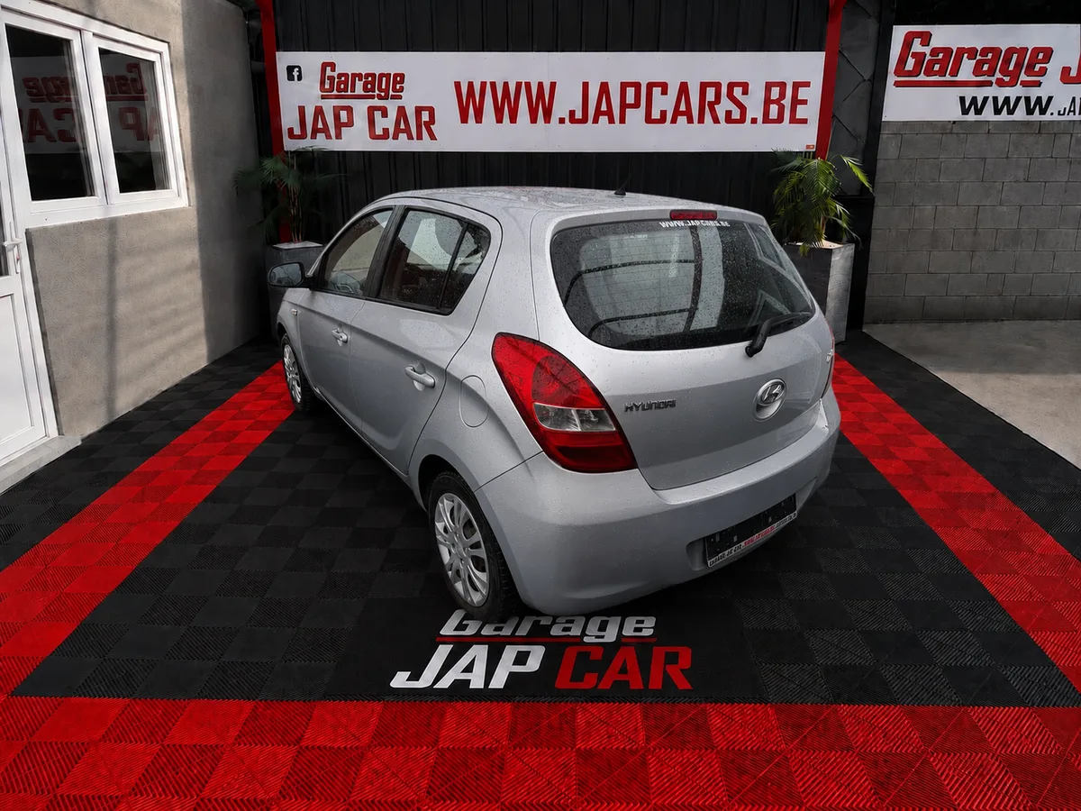 Hyundai i20 2009 — photo 4