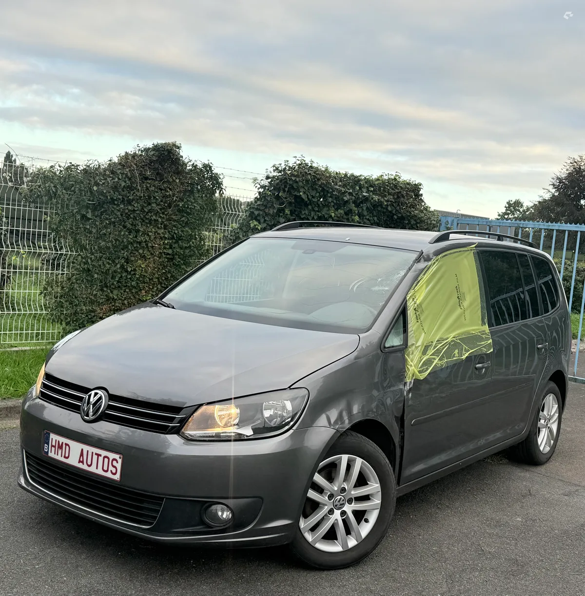 Volkswagen Touran 2010 — photo 1