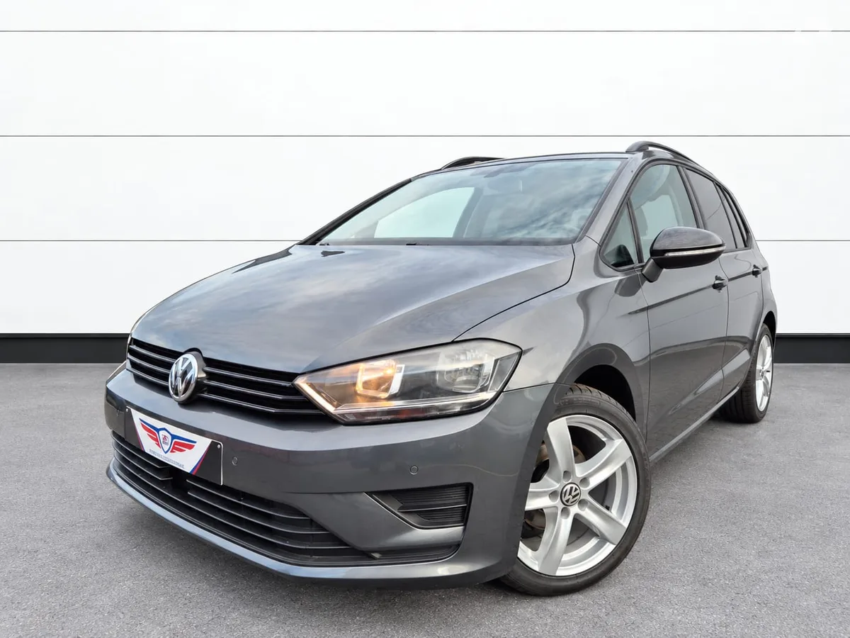 Volkswagen Golf Sportsvan 2017 — photo 1