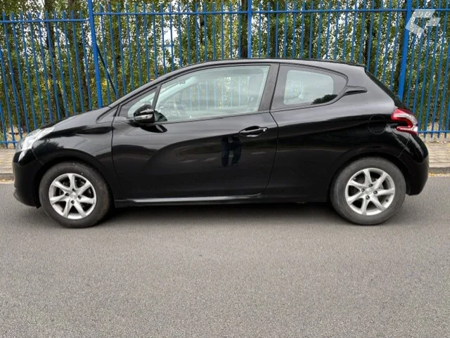 Peugeot 208 2014 — photo 3