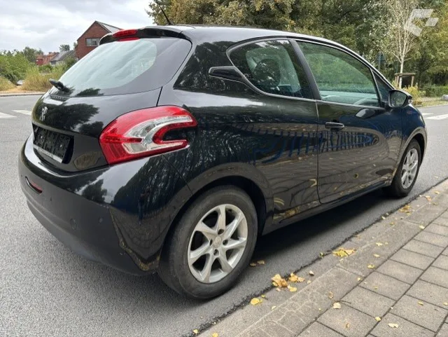 Peugeot 208 2014 — photo 4