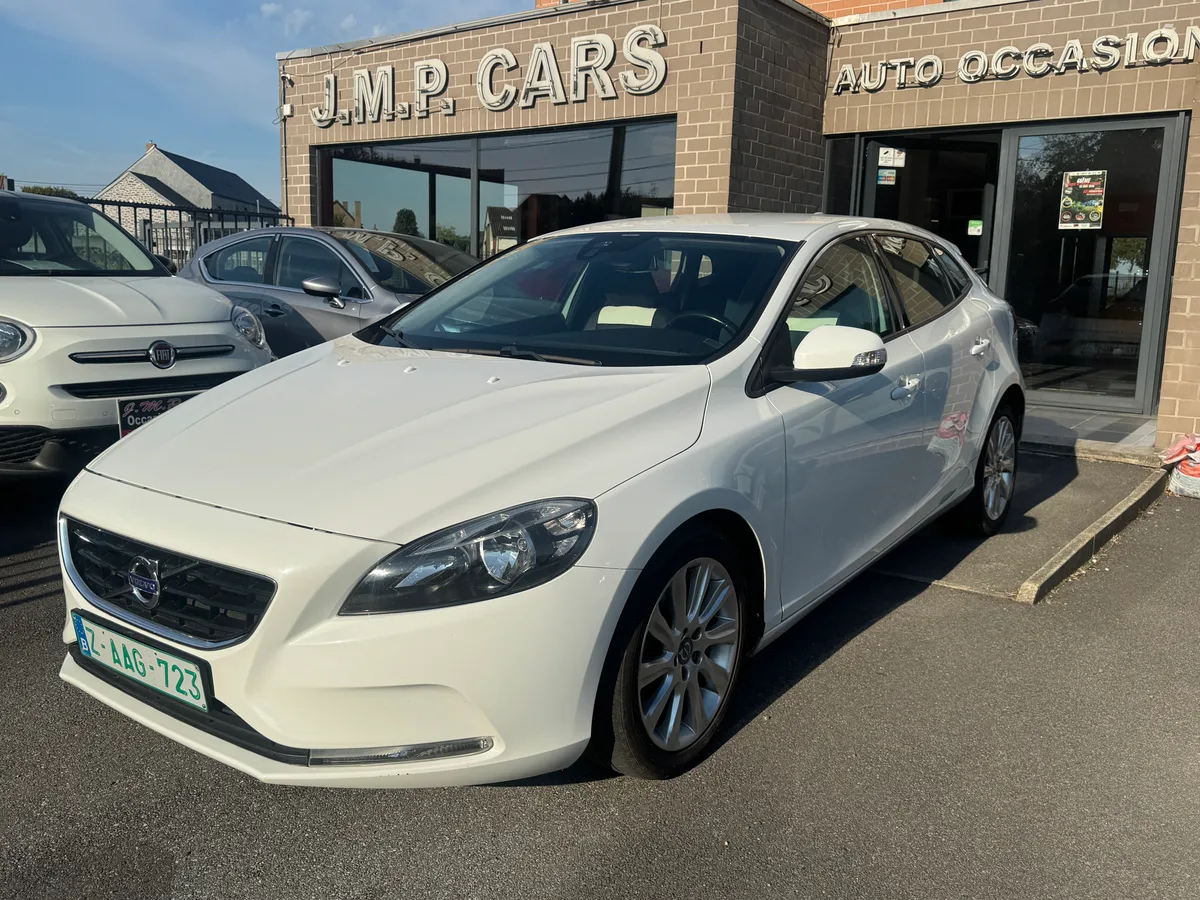 Volvo V40 2012 — photo 1