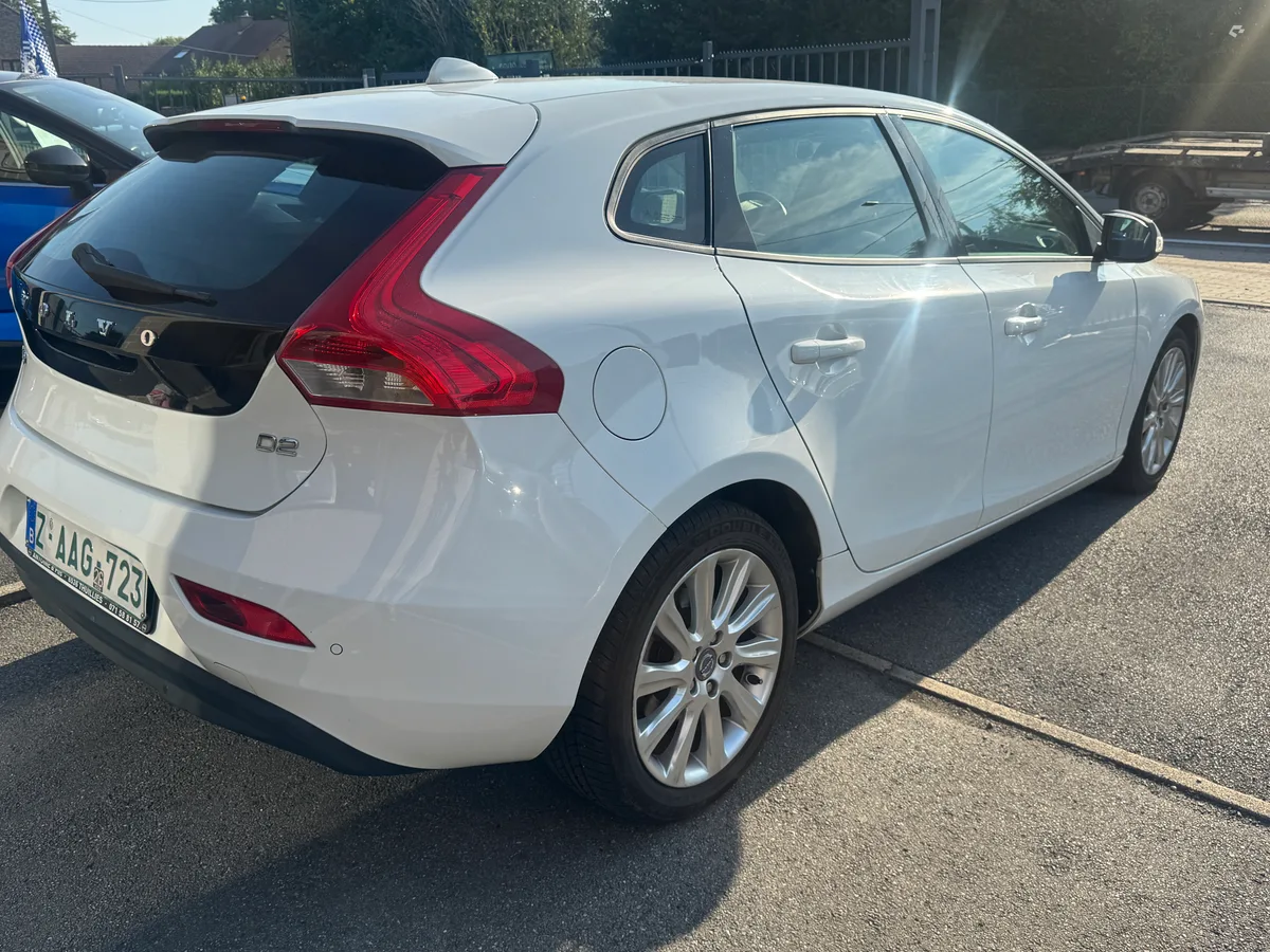 Volvo V40 2012 — photo 4