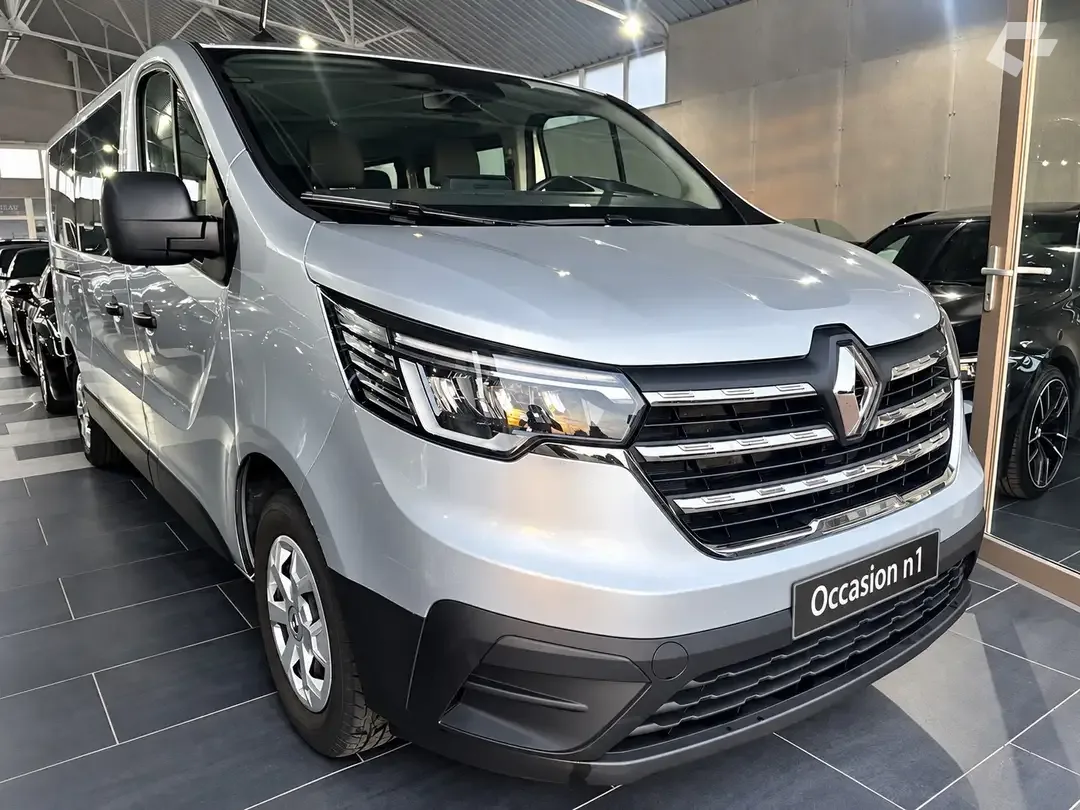 Renault TRAFIC 2023 — photo 1
