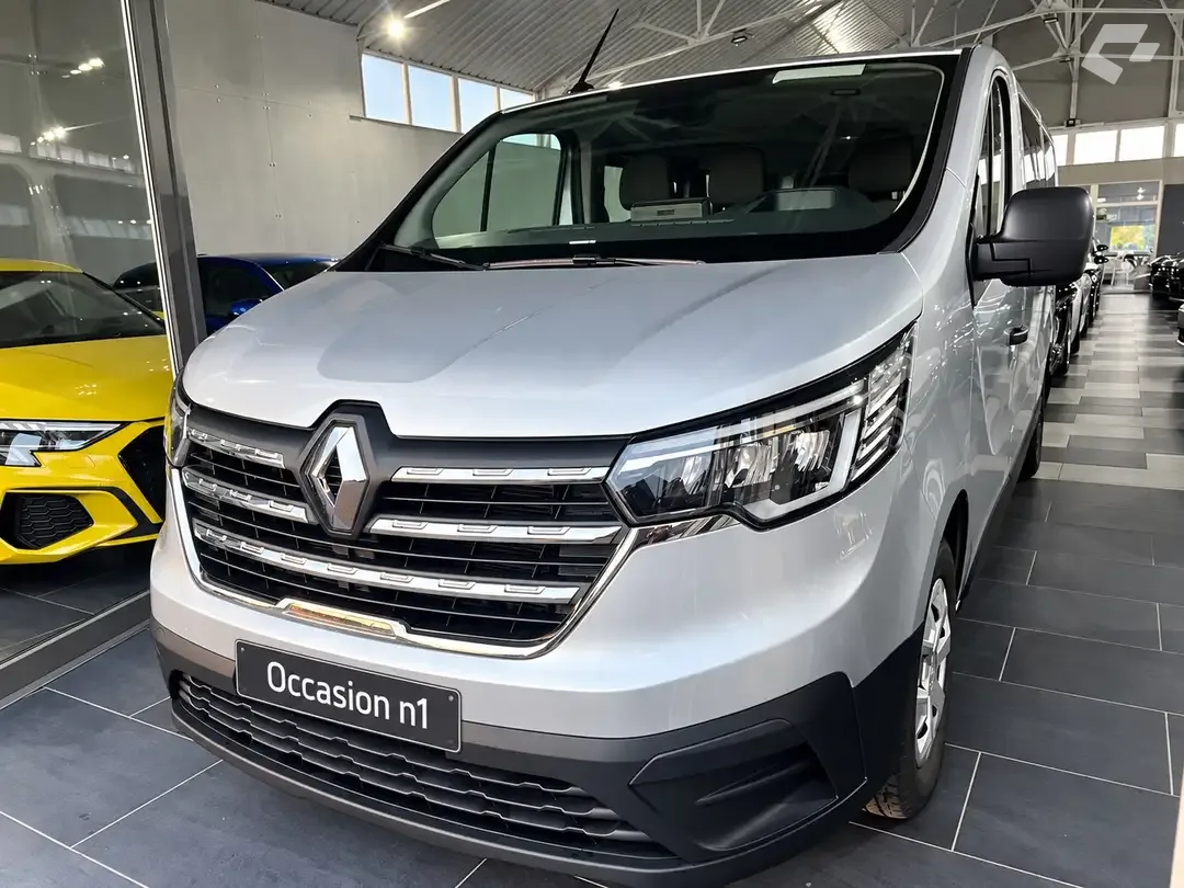 Renault TRAFIC 2023 — photo 3