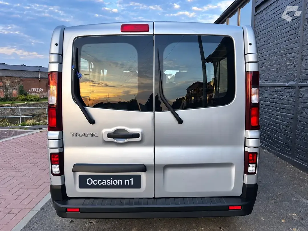 Renault TRAFIC 2023 — photo 4