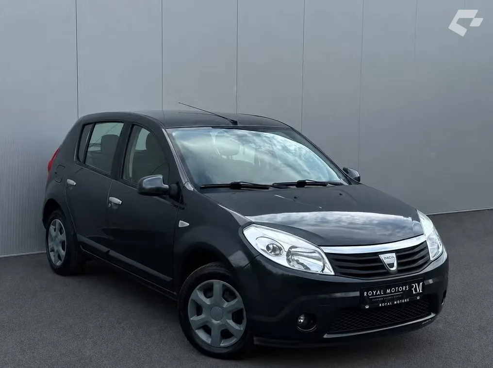 Dacia Sandero 2011 — photo 1
