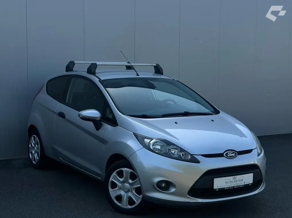 Ford Fiesta 2010 — photo 1