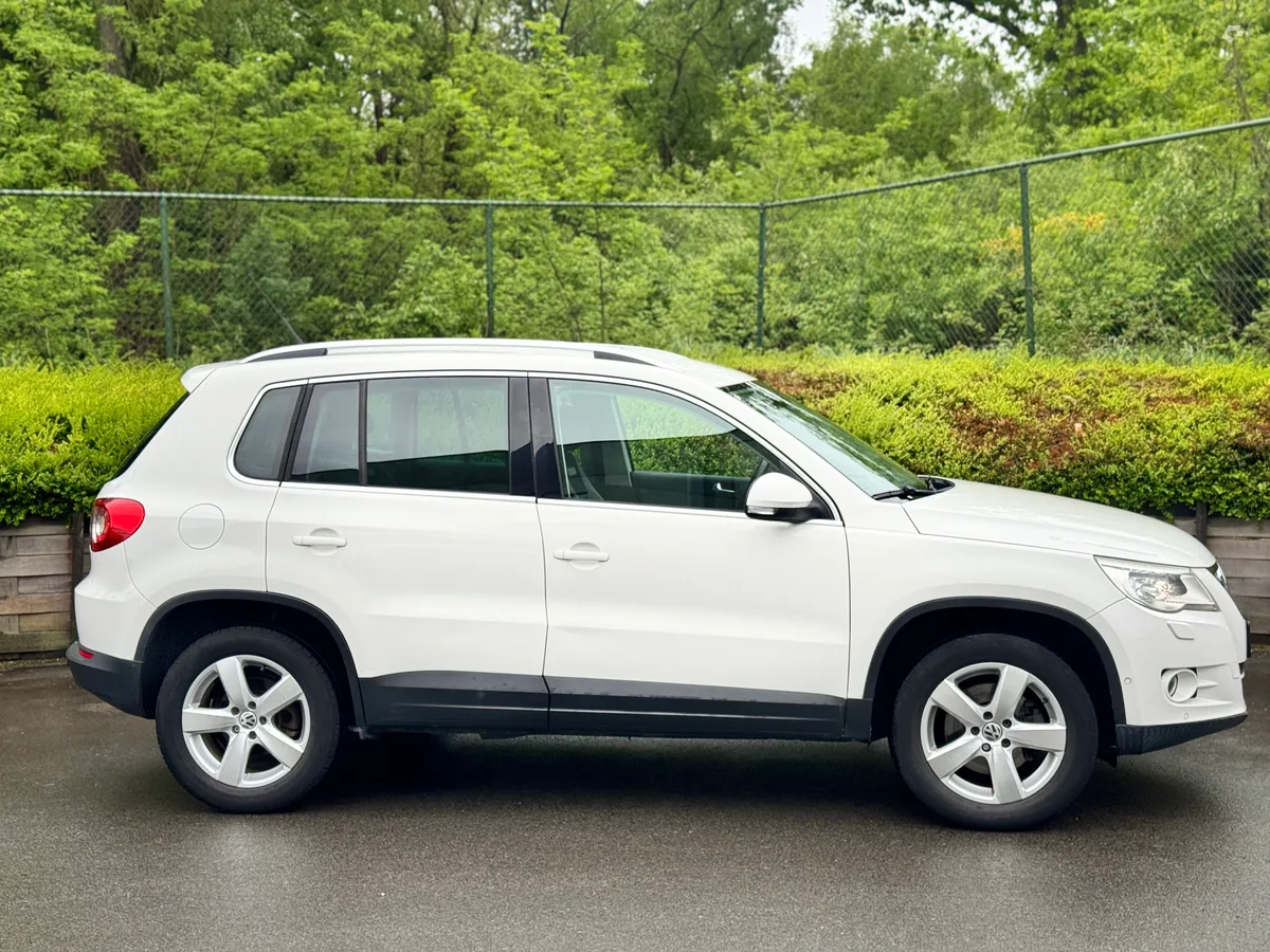 Volkswagen Tiguan 2009 — photo 1