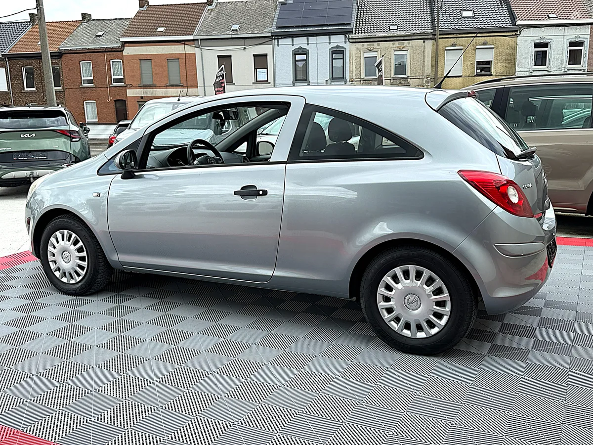 Opel Corsa 2011 — photo 4