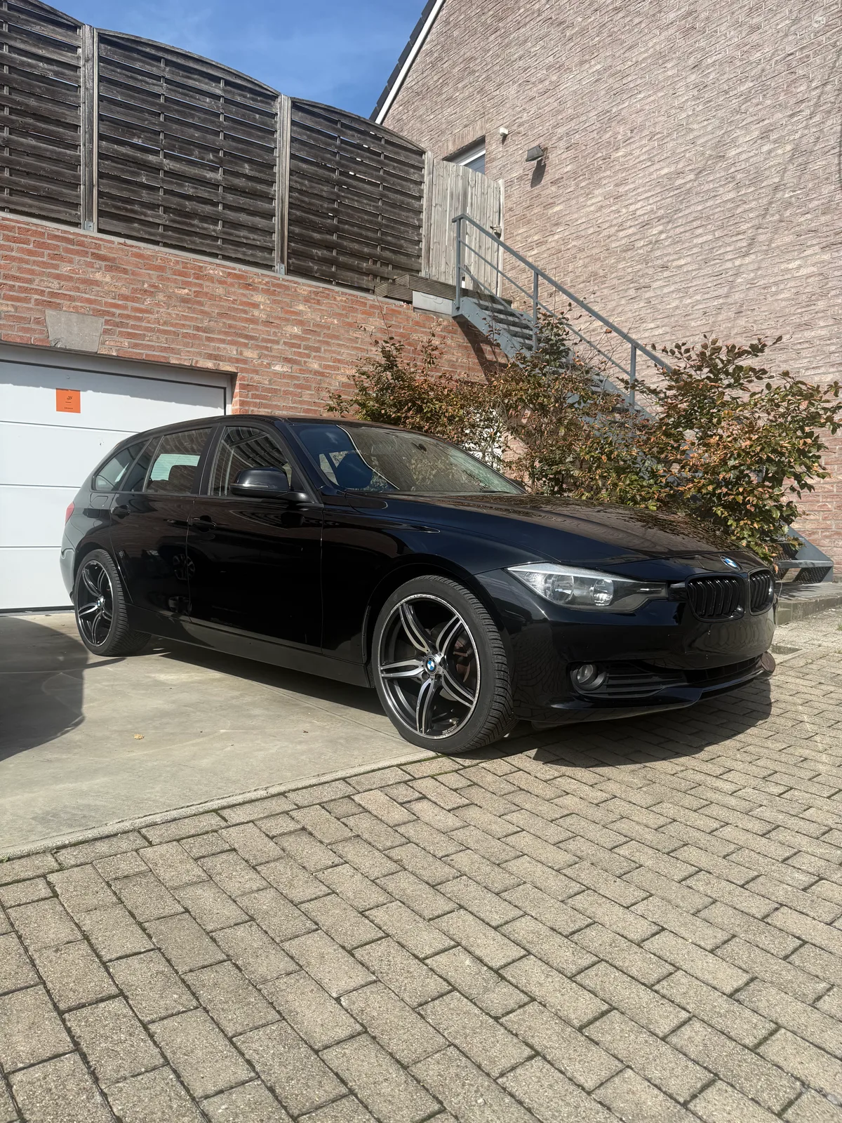 BMW Série 3 2015 — photo 1