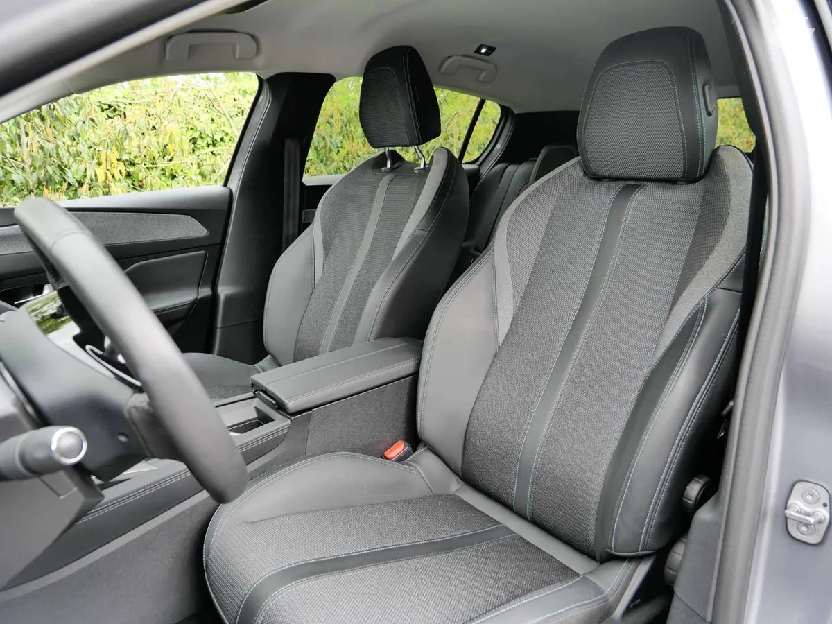Peugeot 308 2023 — photo 4