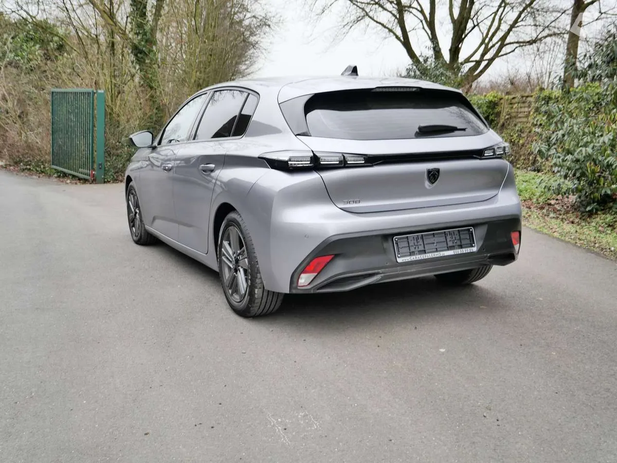 Peugeot 308 2023 — photo 3